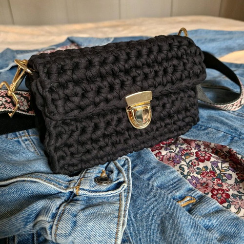 Knitted crossbody bag new, black with gold clasp