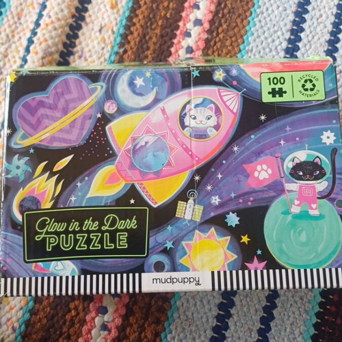 Mudpuppy glow in the dark puzzle 100 pieces like new