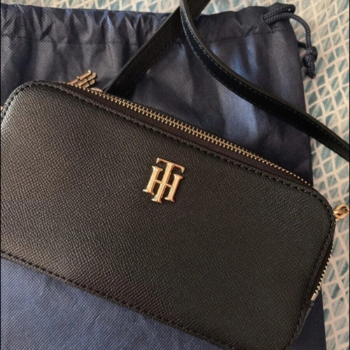 Tommy Hilfiger crossbody bag like new, black