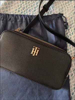 Tommy Hilfiger crossbody bag like new, black