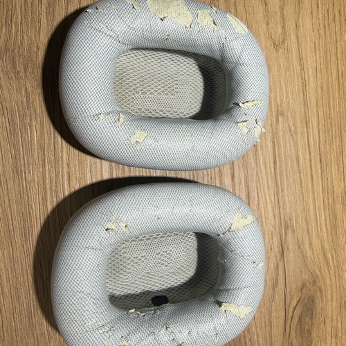Apple AirPods Max used with signs of wear, model A2096