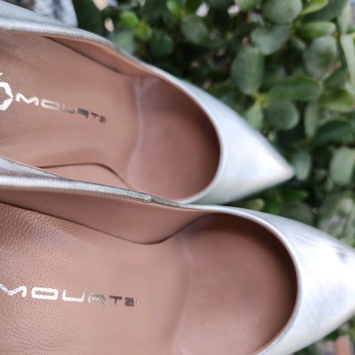 Mourtzi silver leather pumps like new, size 37
