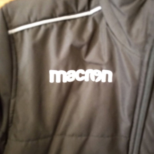 Macron sports jacket black like new for teen 140-160cm