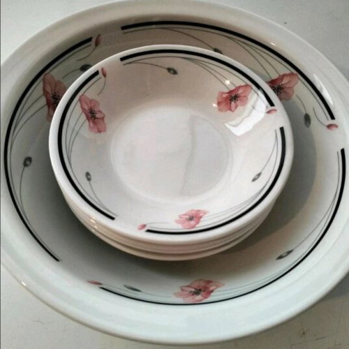 Johnson Brothers salad bowl and 4 sauce dishes set like new