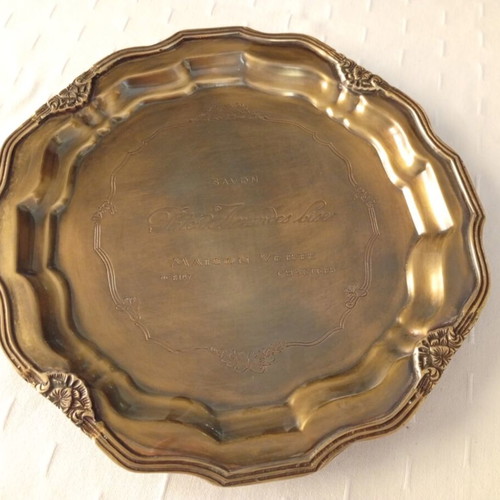Bronze tray like new with engraved designs and curved finish