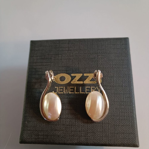 Ozze silver earrings with mother of pearl like new