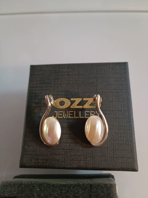 Ozze silver earrings with mother of pearl like new