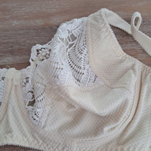 Lieben women's bra like new, beige