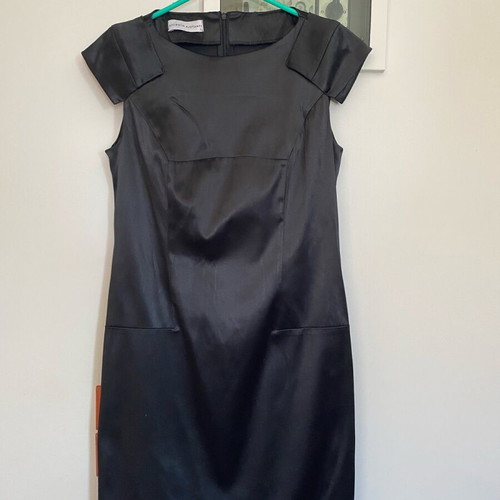 Satin dress black like new, size L