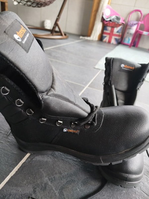 Stenso Safety Boots Size 46 New With Steel Toe