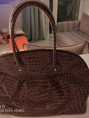 Γυναικεία καφέ γυαλιστερή τσάντα χειρός ALEXI ANDRIOTI μεταχειρισμένη