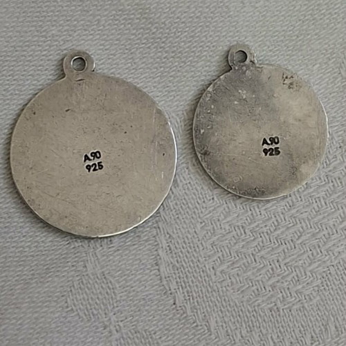 Silver pendants 925 Capricorn and Leo set of 2 like new