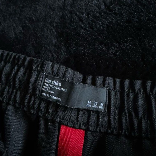 Bershka shorts medium used with small hole