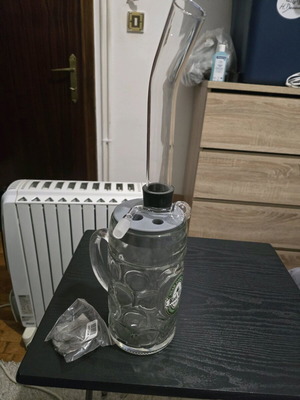 Black Leaf beer glass bong like new