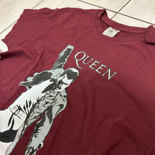 Queen Freddie Mercury T-shirt like new, red, size M