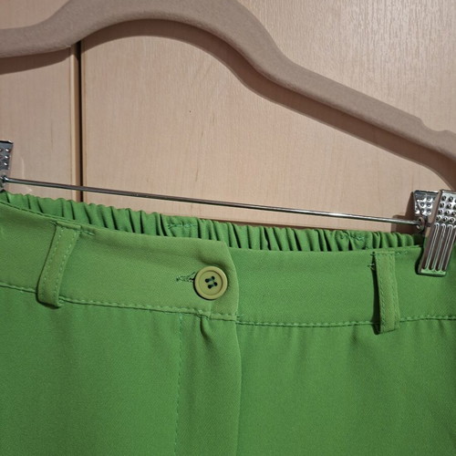 Green pants with elastic waist like new, size M