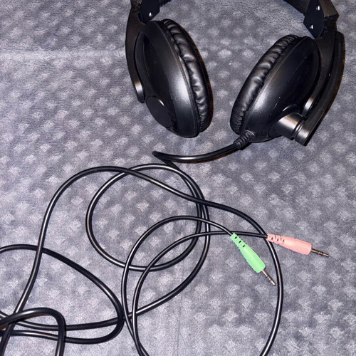 Andowl headphones like new, wired