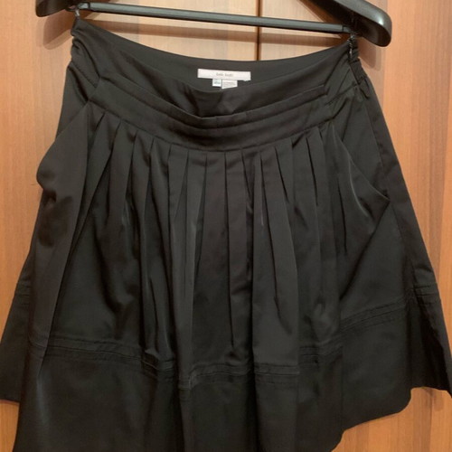 Zara skirt black like new, size large with pockets