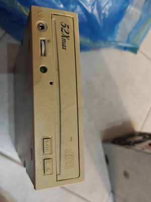 Delta OIP-CD5200A 52X Max IDE CD-ROM Drive, vintage retro PC