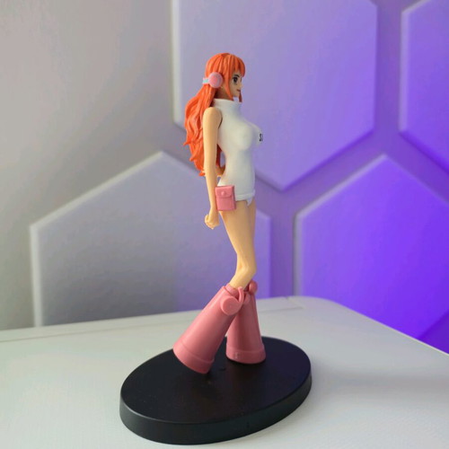 Nami One Piece statue figure 17cm new, pvc