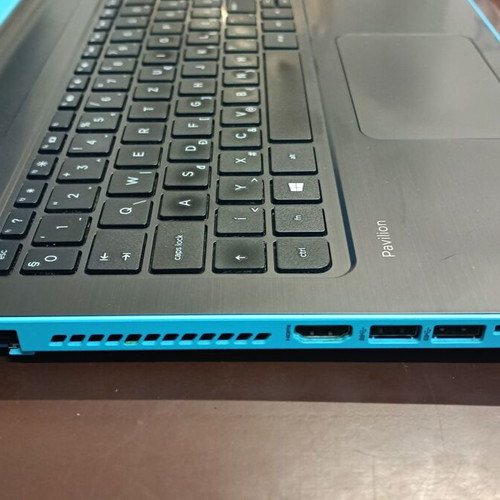HP Pavilion 15.6" Turquoise Summer Edition laptop σαν καινούργιο, AMD A4, SSD, 8GB RAM