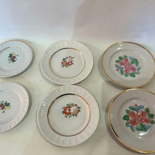 Set of 6 vintage porcelain plates used, Soviet origin, 17cm/15cm
