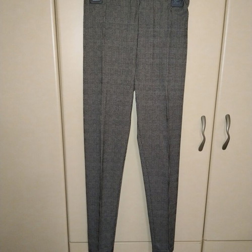 Checked slim pants leggings like new, black and grey