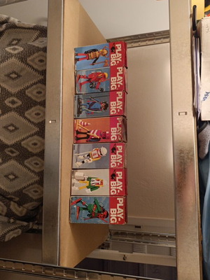 Play Big figures set of 7, like new, 10 cm
