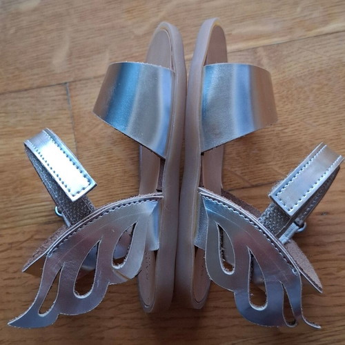 Babywalker sandals like new, size 20, gold color