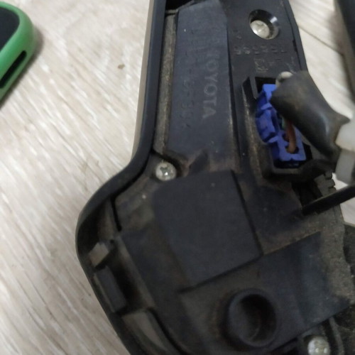 Steering wheel buttons and cruise control lever for Toyota Avensis II T25 used