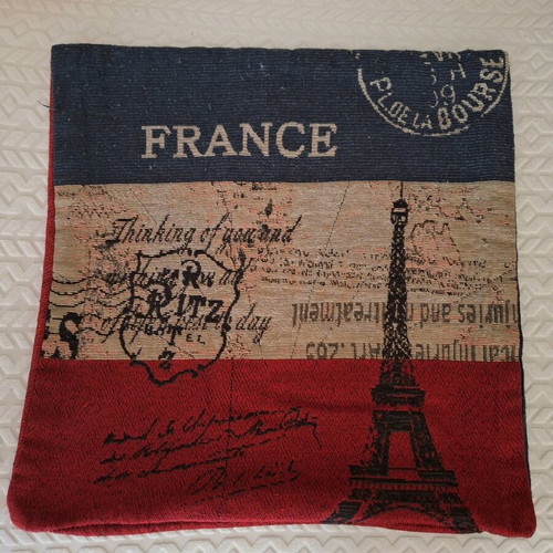 Paris pillowcase like new, 42×42 with zipper and thick fabric