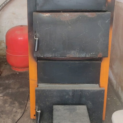 Wood boiler used with two 500-liter tanks