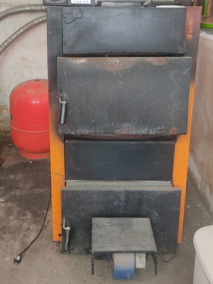 Wood boiler used with two 500-liter tanks