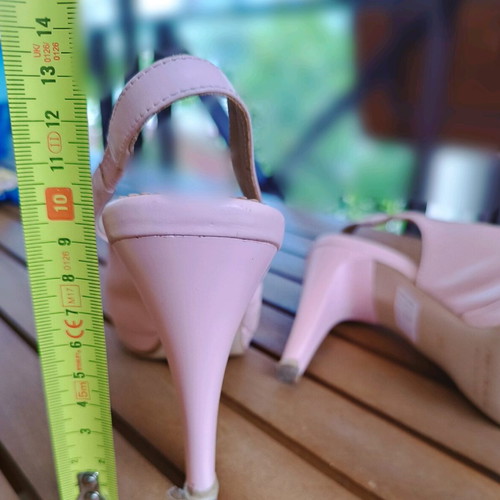 Xaris Kazakos pink leather pumps size 35 like new