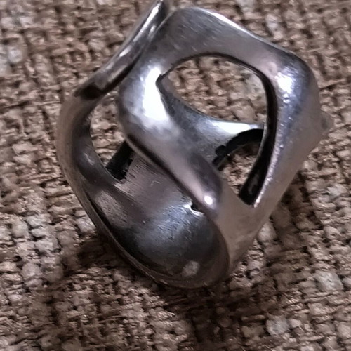 Silver 925 Chevalier Ring like new with open shank