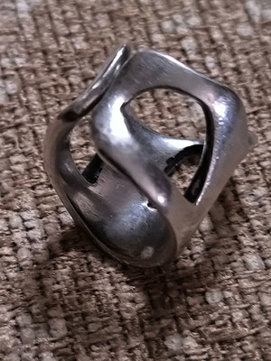 Silver 925 Chevalier Ring like new with open shank