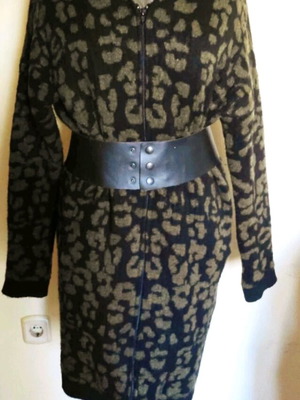 Thick cardigan with zipper like new, soft texture and warm