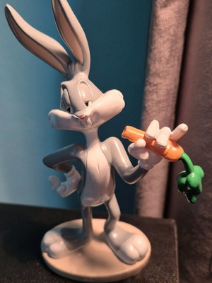 Looney Tunes Bugs Bunny collectible figure like new