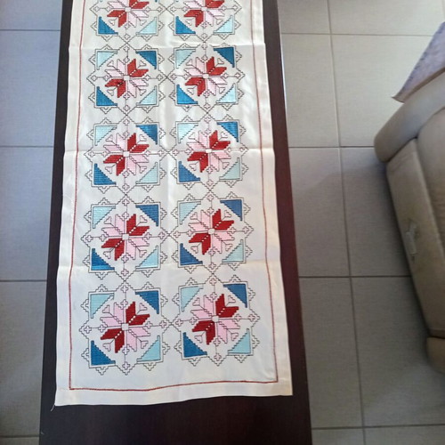 Table Linen Set 5 Pieces used, ecru with embroidery