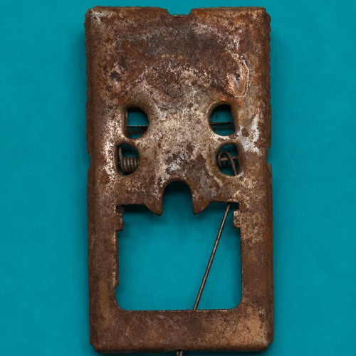 Stamped iron mousetrap 1960s-1970s used, rustic style