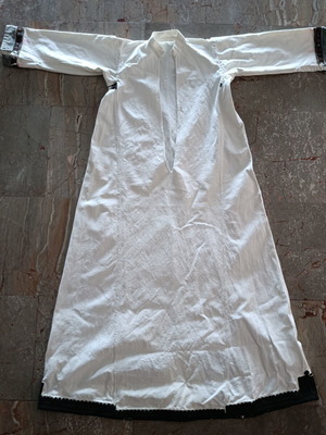 Traditional white shirt in fine loom fabric, like new