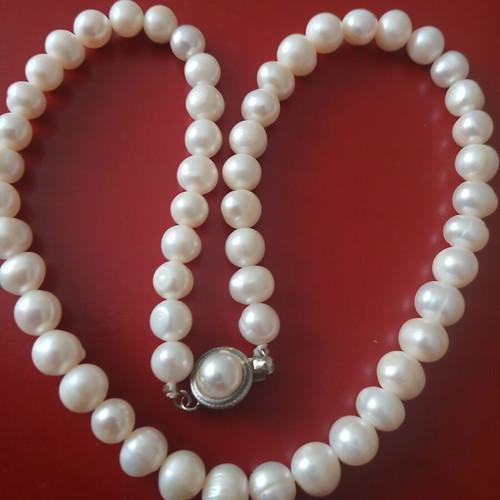 Necklace with natural pearls and metal clasp, 44 cm