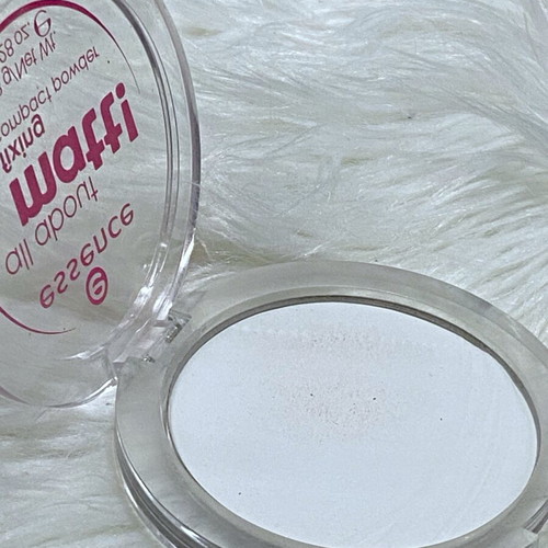 Essence & W7 face powders like new for matte finish