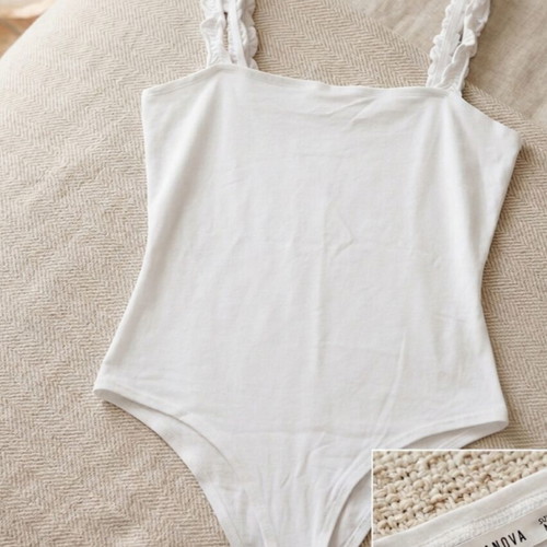 Terranova white bodysuit like new, size M