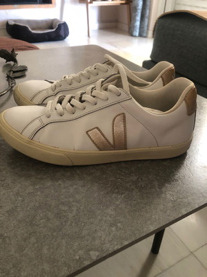 Veja trainers used, white and gold, size 39