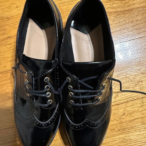 Patent leather moccasins like new, black, size 39