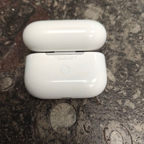 Apple AirPods 1 Pro earbuds
