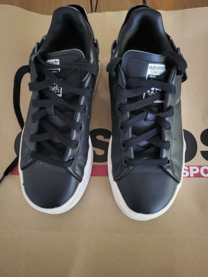 Stan Smith γυναικείο παπούτσι μαύρο νούμερο 38 σαν καινούργιο