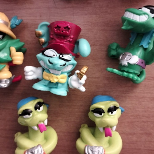 Piratix figures used, set of 8 without weapons
