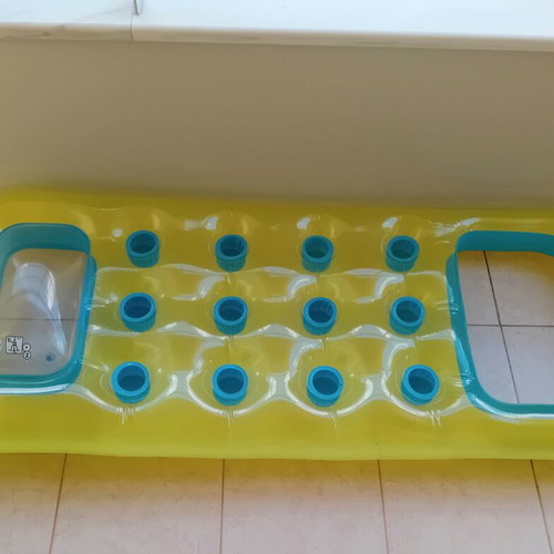 Inflatable beach mattress with suction cups like new, 1.85×0.75 m